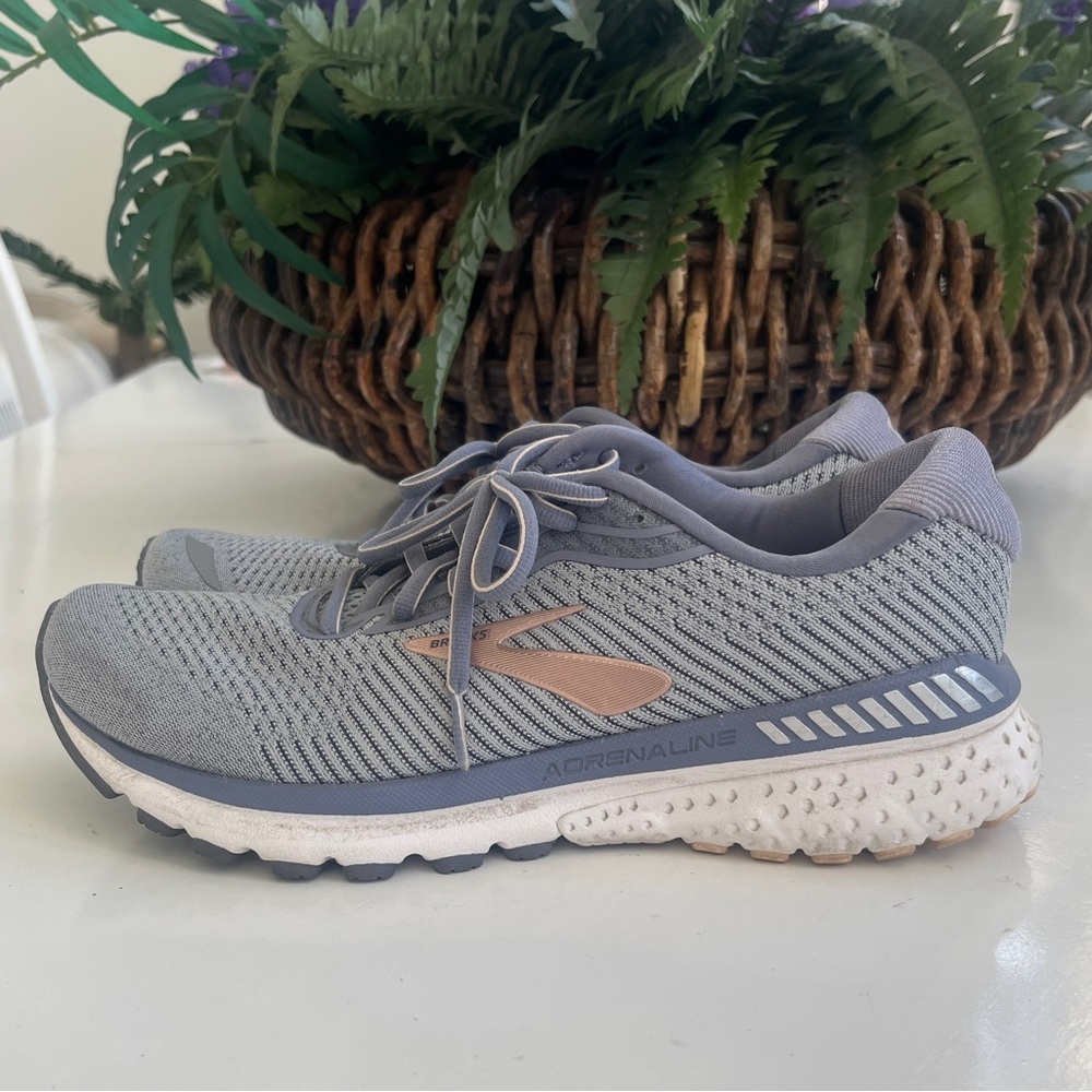 Brooks GTS Adrenaline 20 lilac running jogging Shoes WMN Sz 10 M GUC